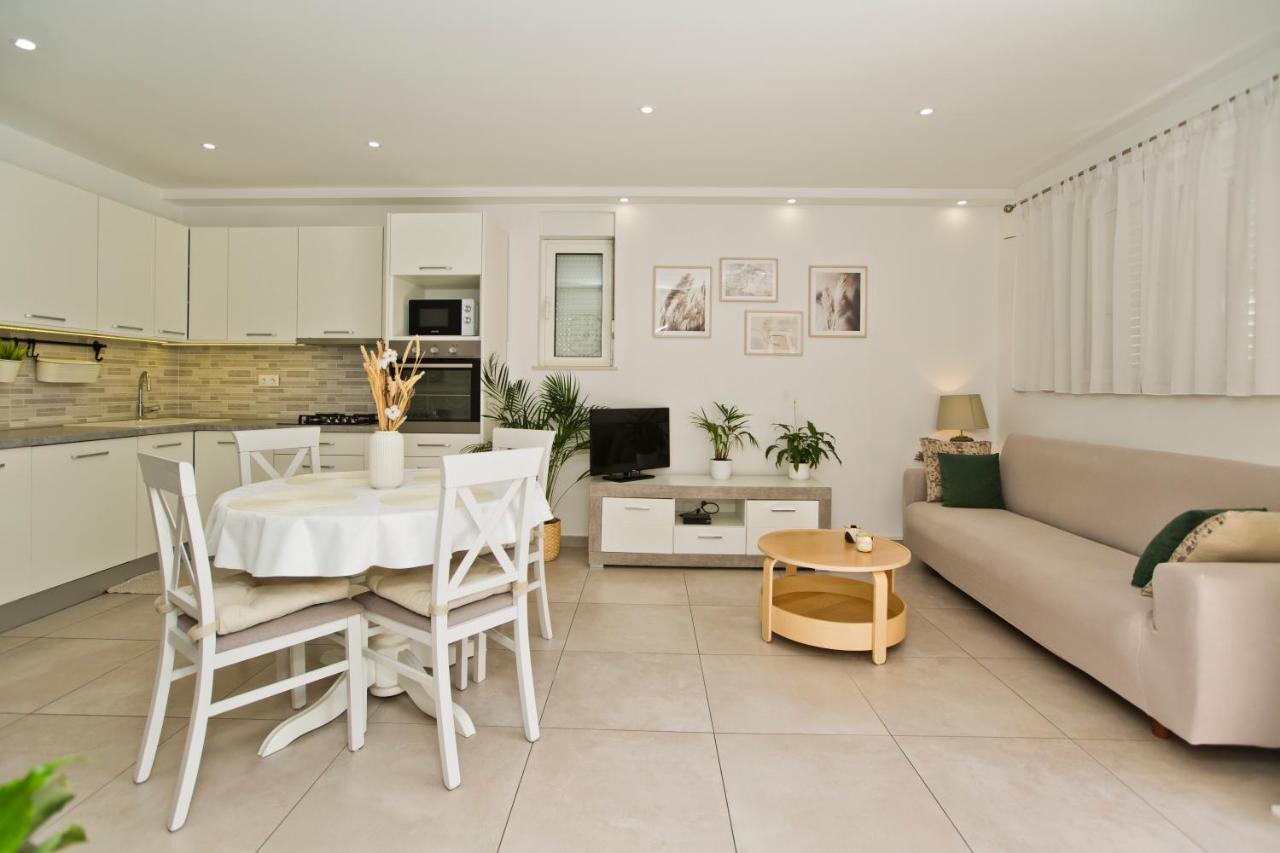 Apartments And Rooms Marija Hvar Town Exterior foto