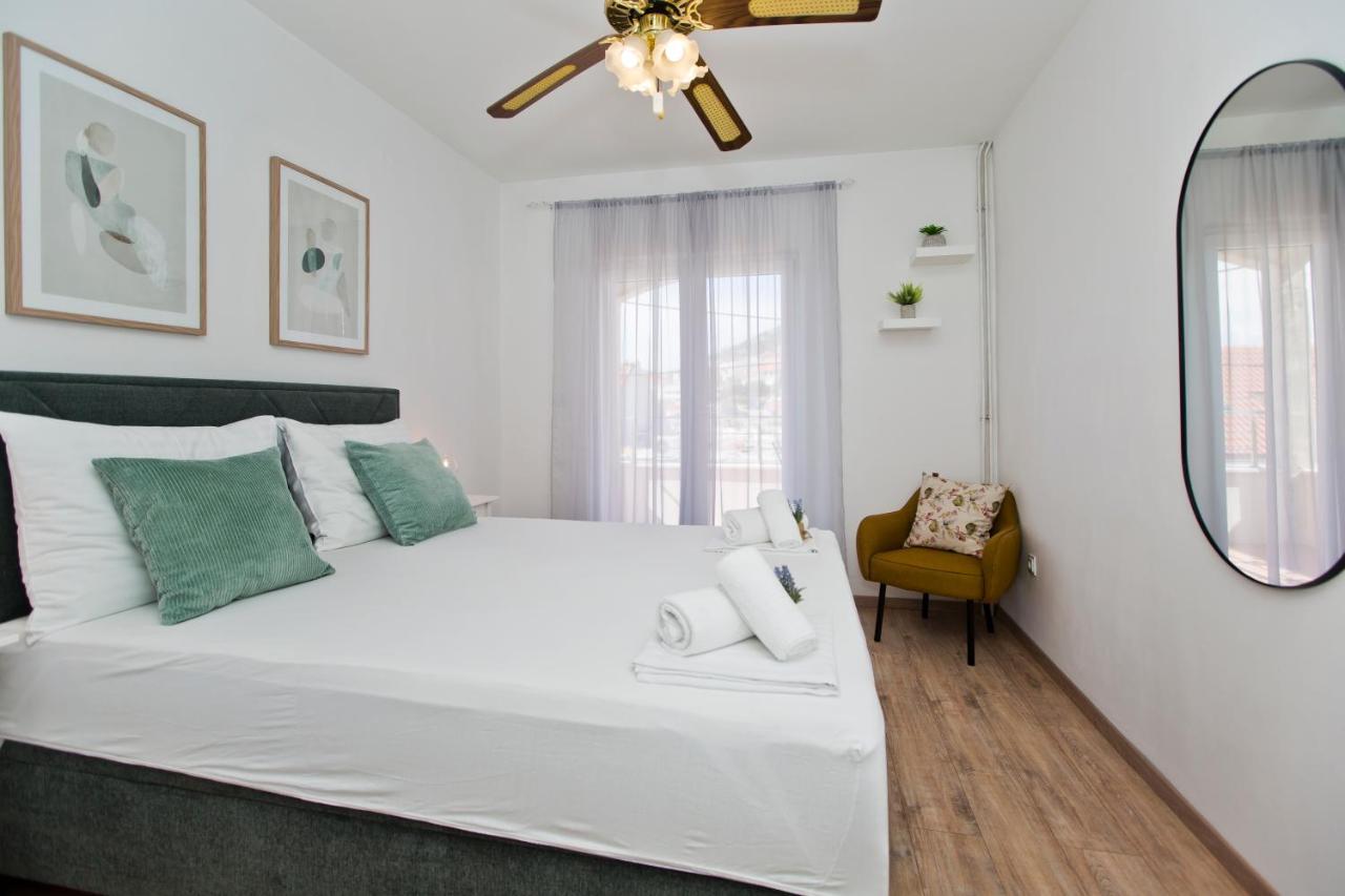 Apartments And Rooms Marija Hvar Town Exterior foto